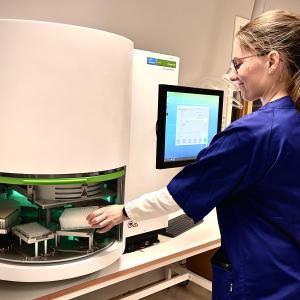Person operating biobank analyzes instrument